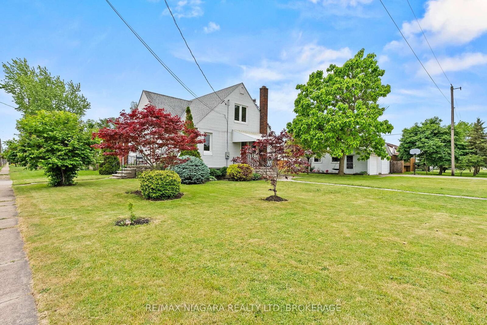Property Photo: 230 Wellington Street ON L3K 2K2