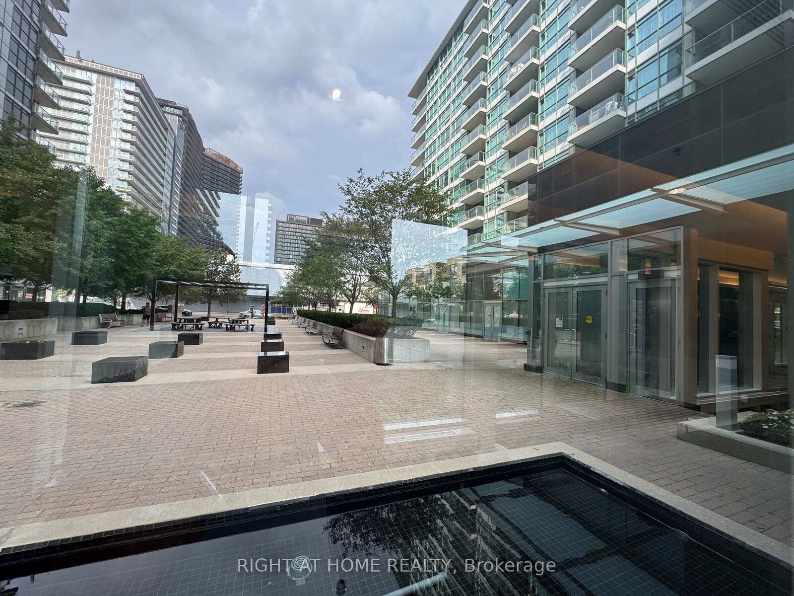 Property Photo: 15 Singer Court 916 ON M2K 0B2
