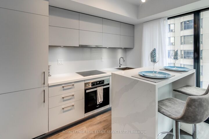 Property Photo:  188 Cumberland Street 1907  ON M5R 0B6 