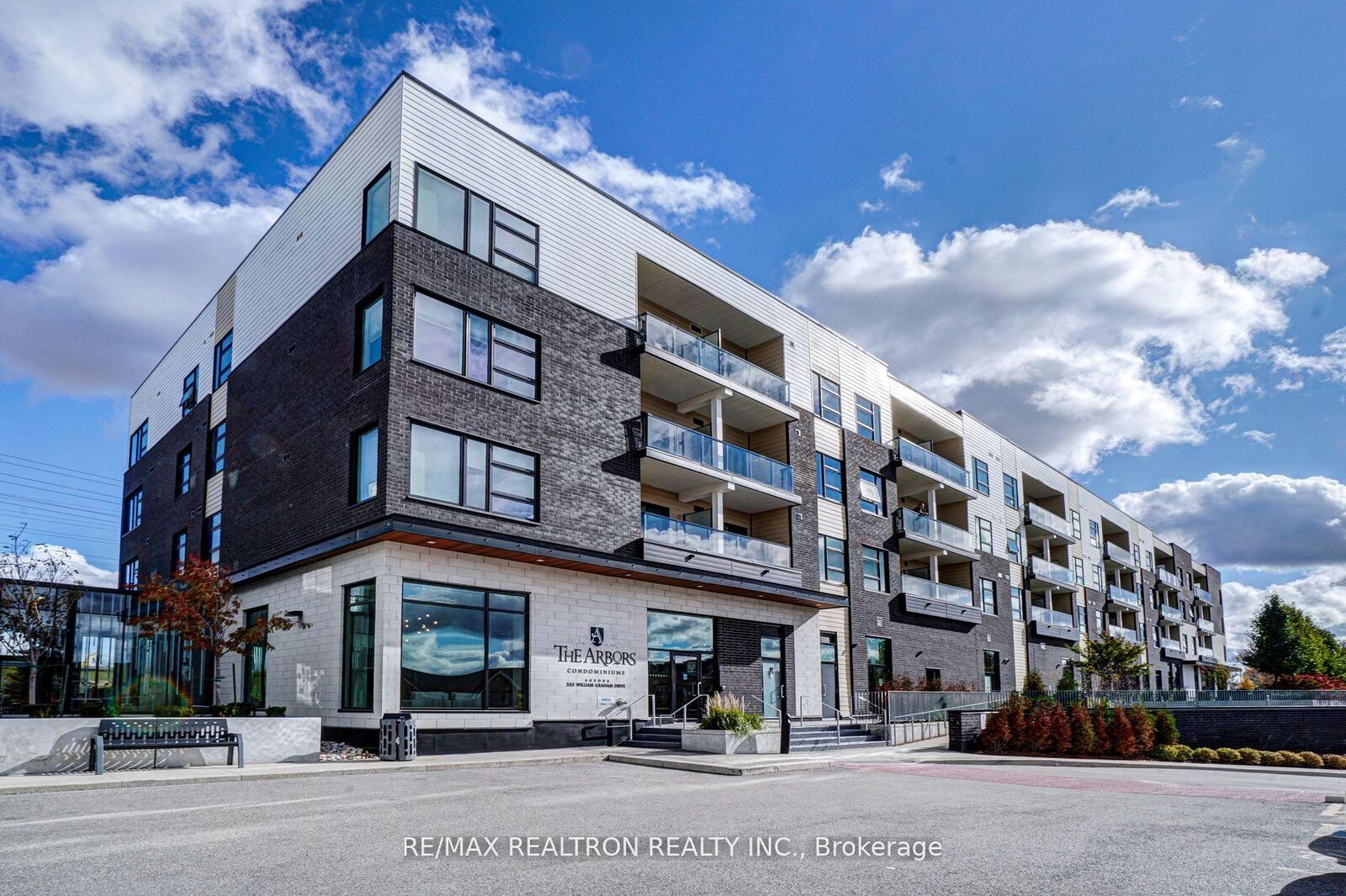 Property Photo:  555 William Graham Drive 228  ON L4G 3H9 