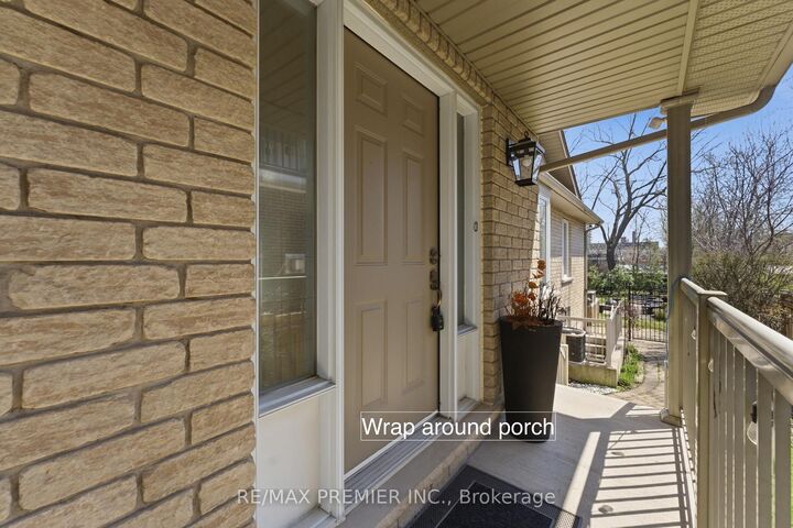 Property Photo: 2304 Sovereign Street ON L6L 1L6