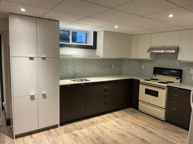 Property Photo:  21 Flamingo Crescent Unit 2  ON M6M 4E9 
