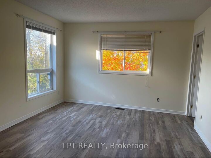 Photo de la propriété: 41 Highmont Court ON K2T 1B3