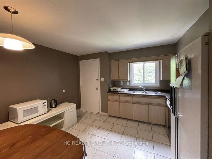 Property Photo:  84 Daleview Crescent  ON N5X 1H1 