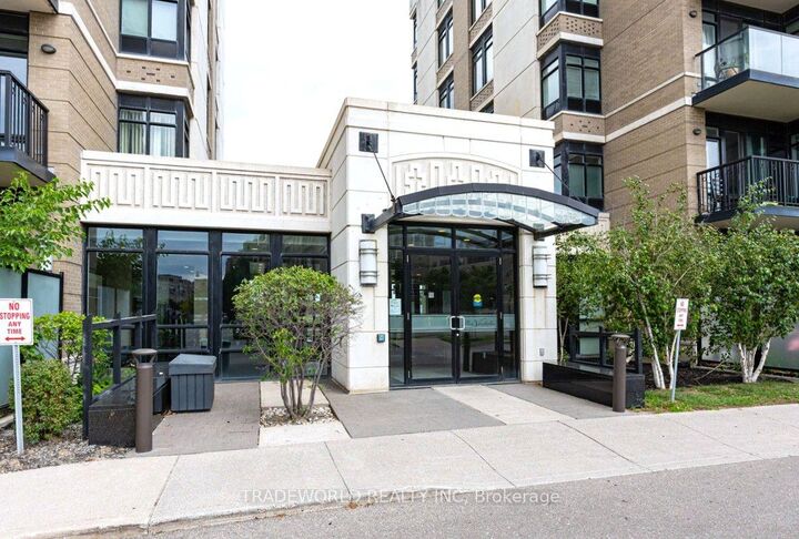 Property Photo: 131 Upper Duke Crescent 504 ON L6G 0C9
