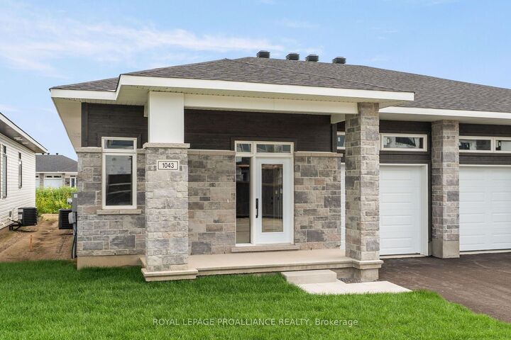 Property Photo: 1043 Moore Street ON K6V 0H1