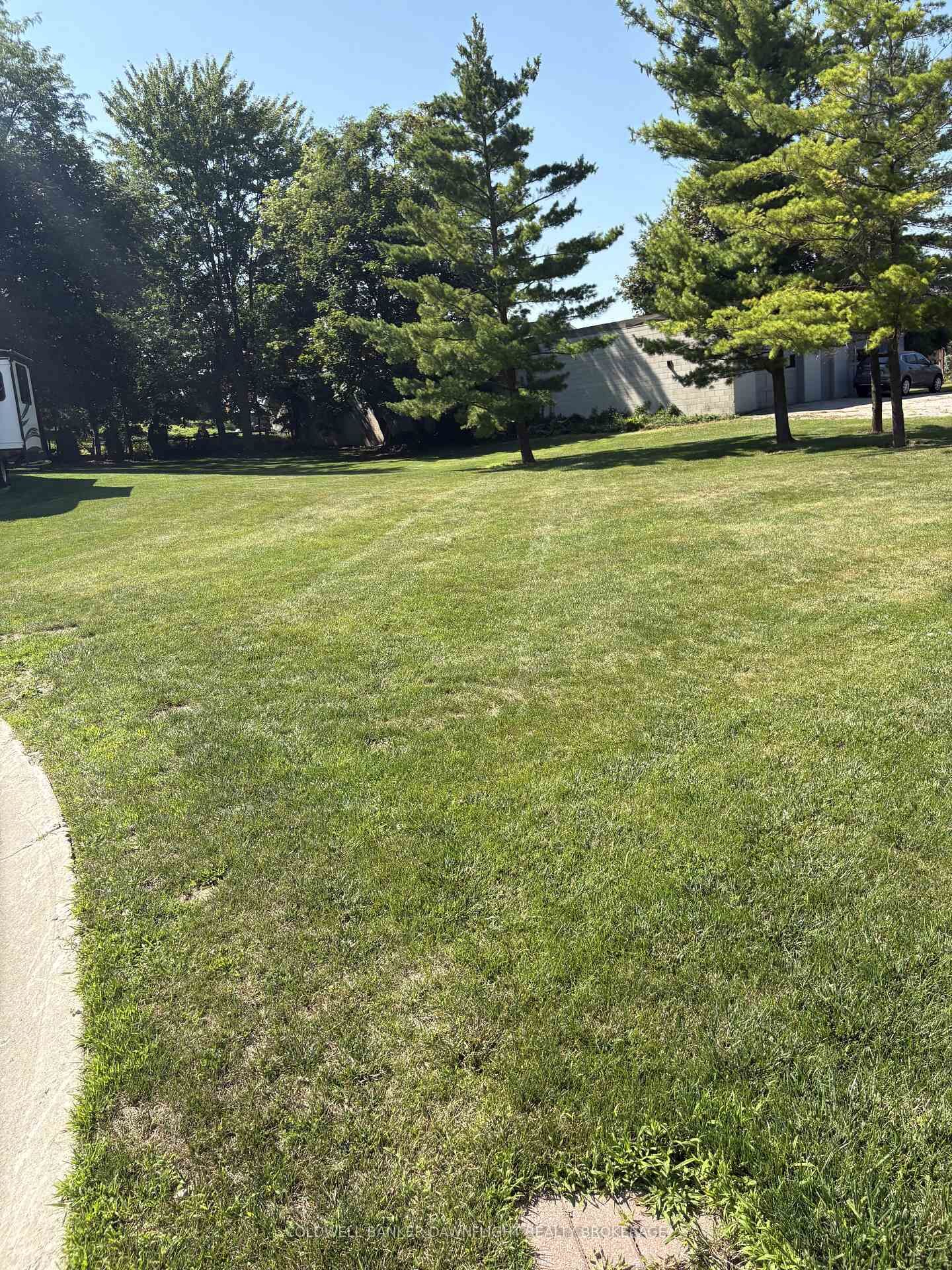 Property Photo:  4 Durand Court  ON N0M 2T0 