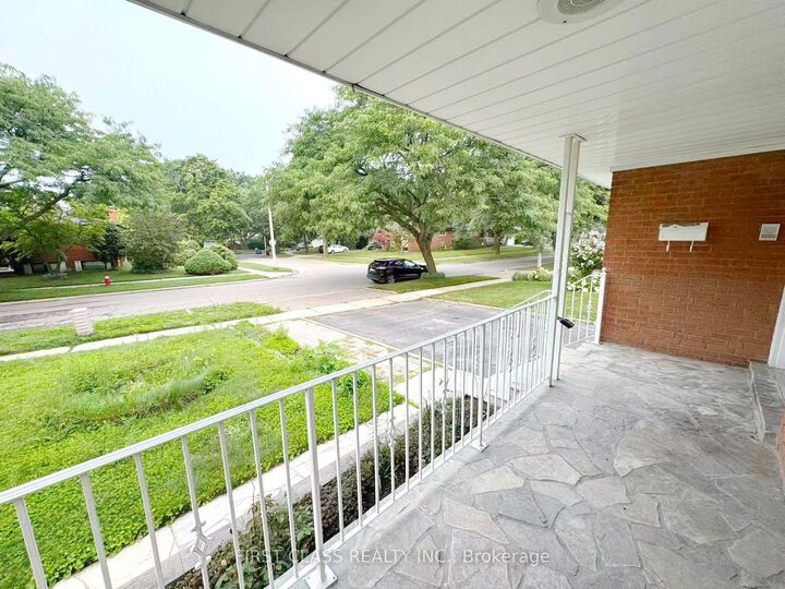 Property Photo:  1353 Myron Drive Upper  ON L5E 2N5 