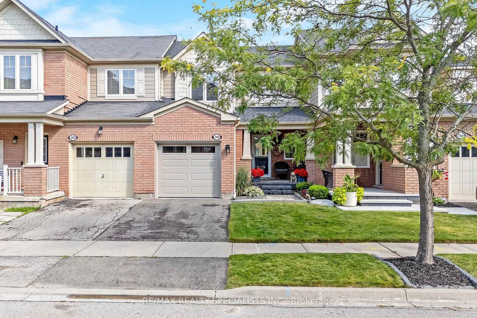 Property Photo:  590 Speyer Circle  ON L9T 0Y5 