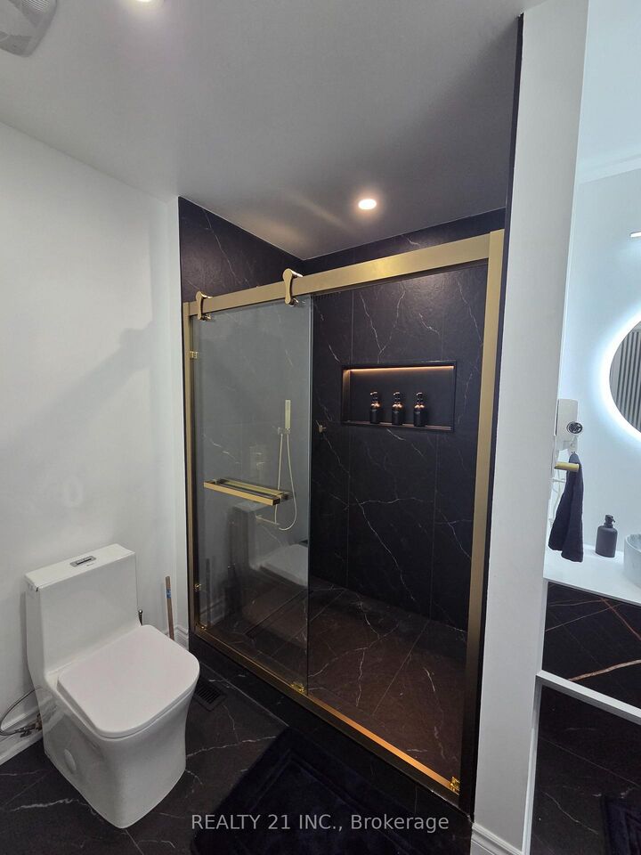 Photo de la propriété:  32 Lionhead Trail Upper  ON M1B 2J6 