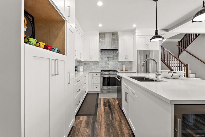 Property Photo: 1040 Jenkins Ave BC V9B 2N7