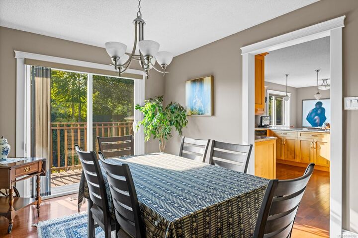 Property Photo: 823 Glenhale Cres BC V9P 1Z8
