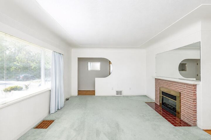 Property Photo: 1040 Craigflower Rd BC V9A 2Y1