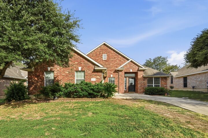 Property Photo:  1665 Amberwood Loop  TX 78640 
