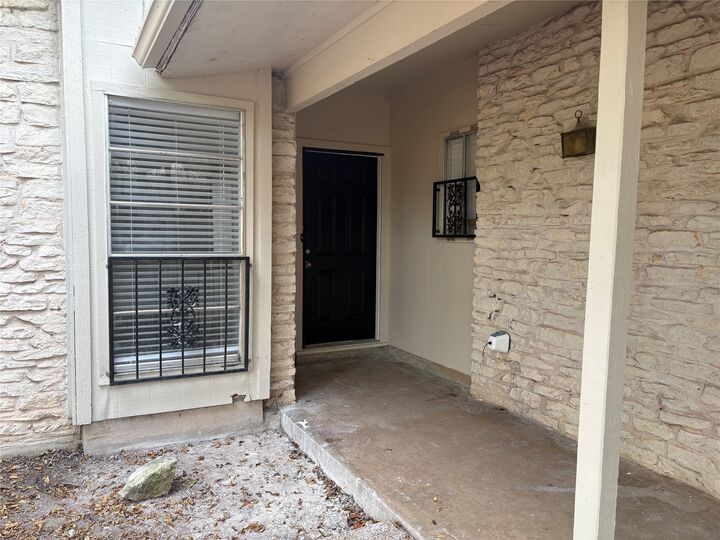 Property Photo:  11913 Rennalee Loop  TX 78753 