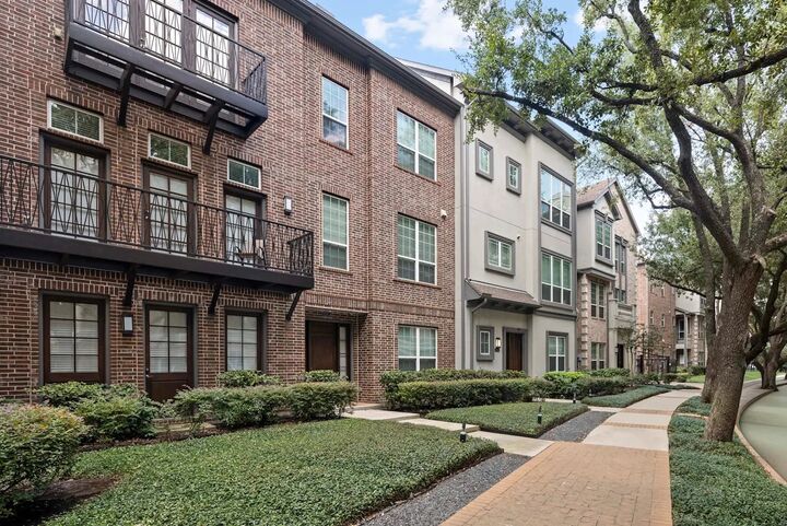 Property Photo:  3939 W Alabama Street 2-334  TX 77027 