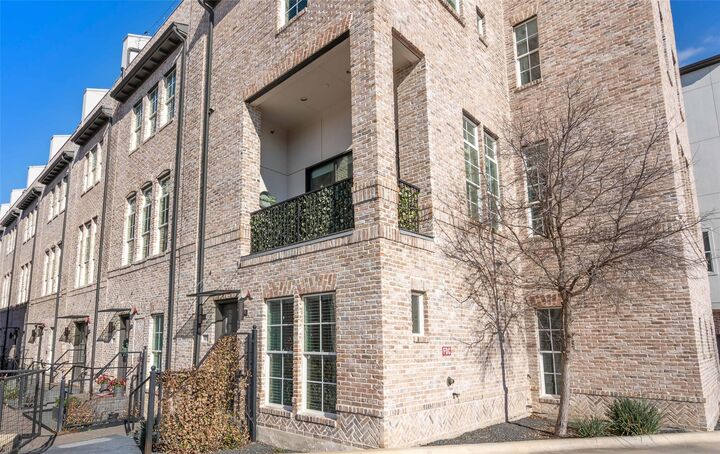 Property Photo: 1411 Town Creek Drive 4 TX 78741