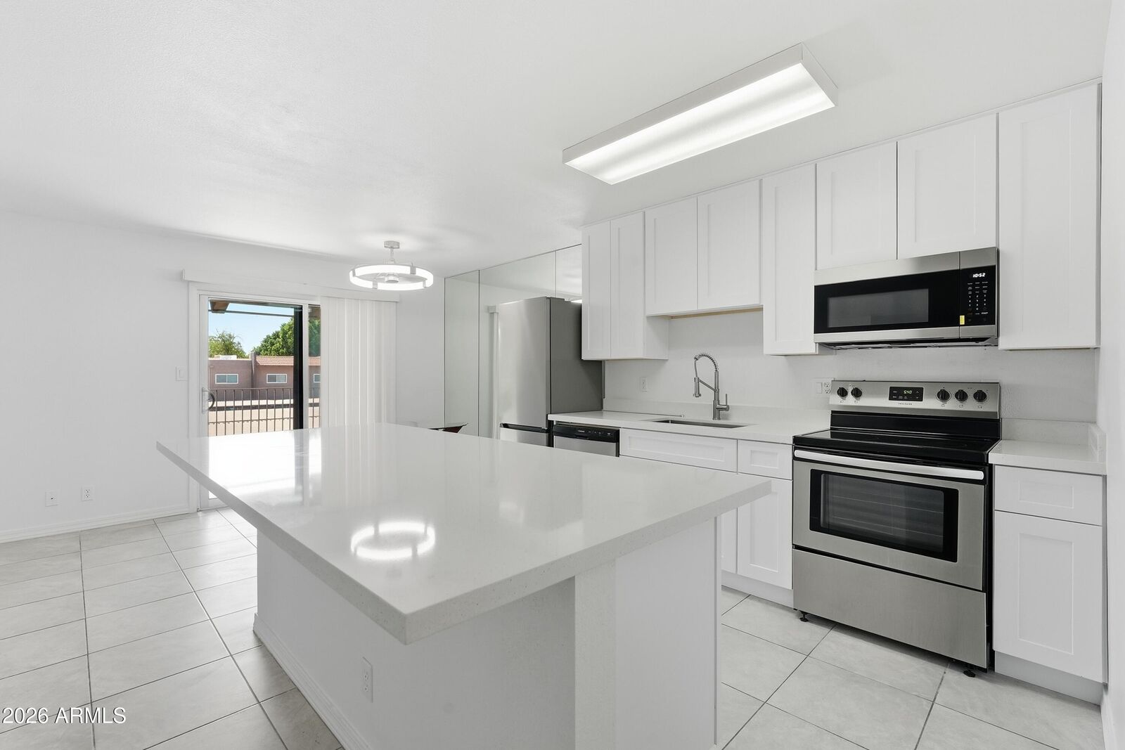 Property Photo: 5525 E Thomas Road Unit G7 AZ 85018