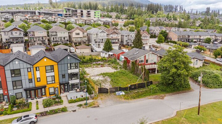Property Photo: 3429 Roxton Avenue BC V3B 3H7