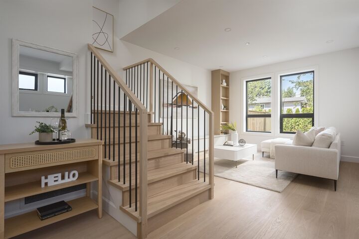 922 E 16th Avenue — photo 1