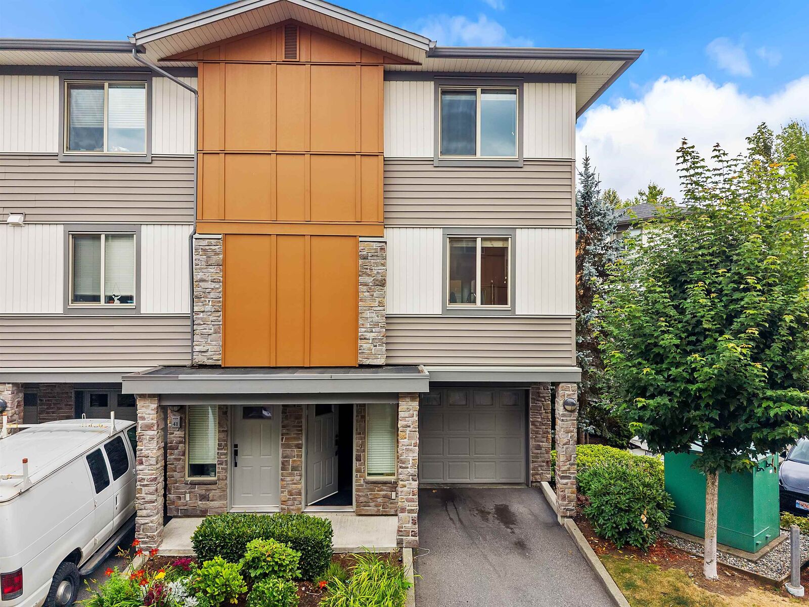 Property Photo: 34248 King Road 40 BC V2S 0B1