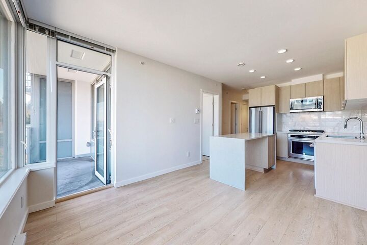 Property Photo: 530 N Whiting Way 503 BC V3J 0J4