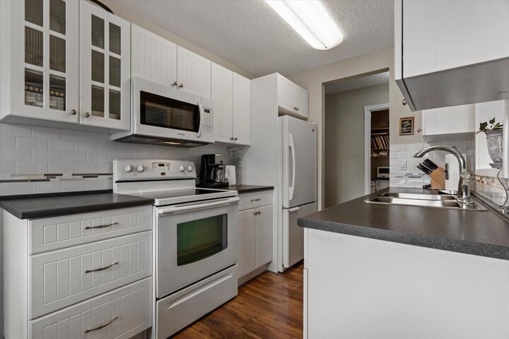 Property Photo: 9425 Nowell Street 303 BC V2P 4X8