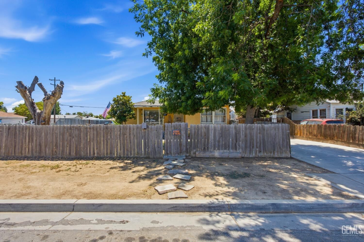 Property Photo: 1101 El Tejon Avenue CA 93308