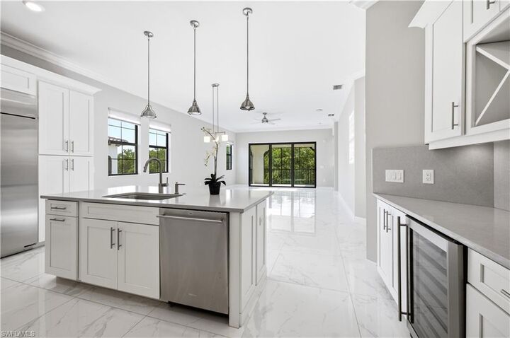 Property Photo: 16374 Viansa Way 301 FL 34110