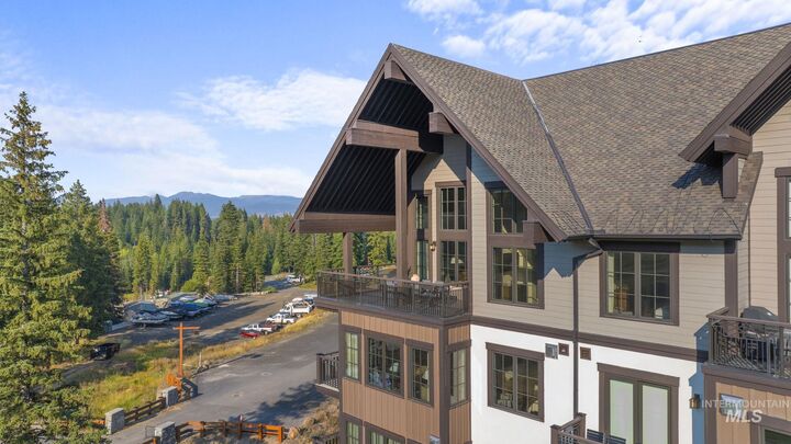Property Photo:  700 Village Dr. 403  ID 83615 