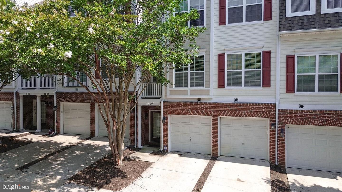 Property Photo: 1832 Cedar Cove Way 101 VA 22191