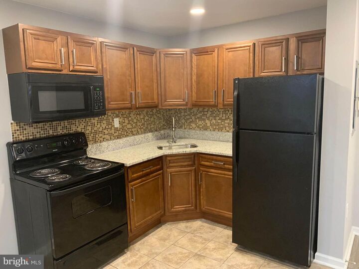 Property Photo:  6001-6020 N 17th Street 203  PA 19141 