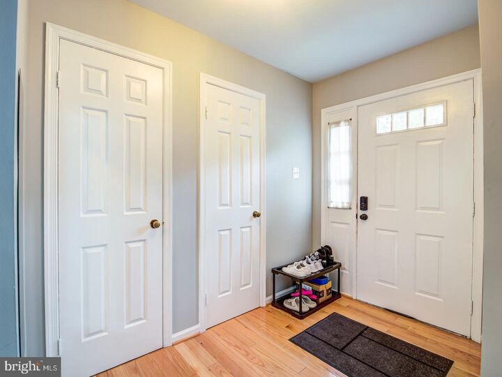 Property Photo: 7112 Lake Cove Drive VA 22315