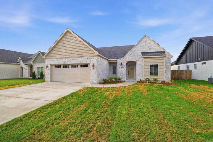 Property Photo: 4 Songbird Cove AR 72058