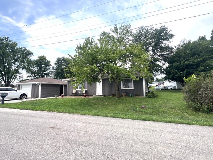 Property Photo:  516 Roe St  MO 65276 