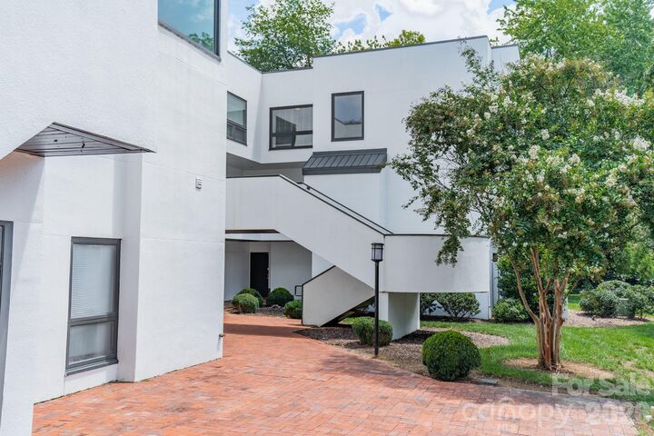 Property Photo:  501 Fenton Place N  NC 28207 