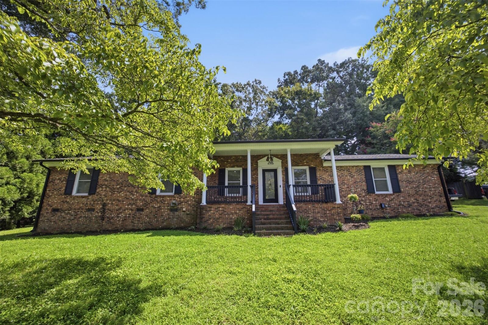 Property Photo: 806 Danbrook Circle NC 28092