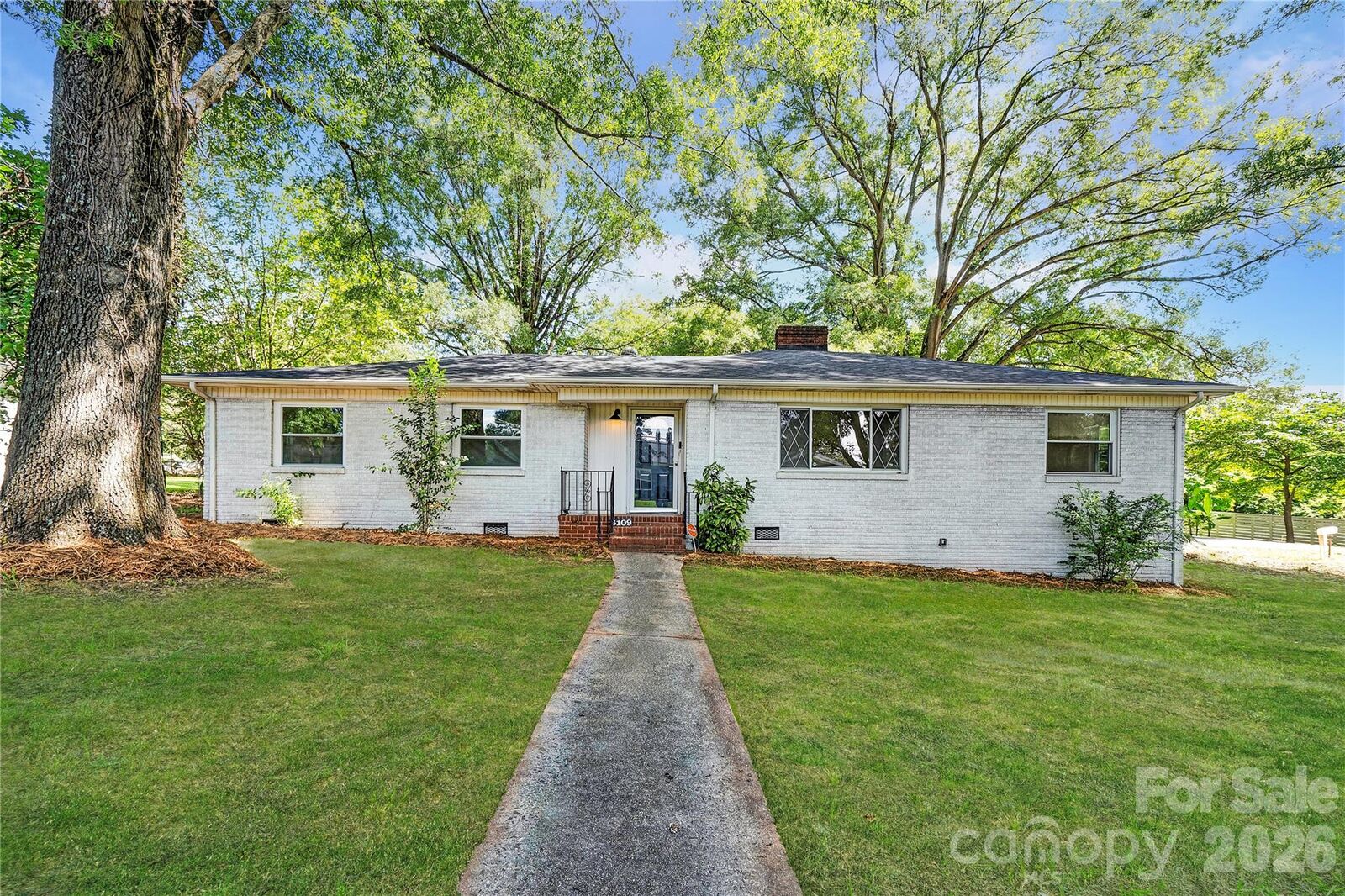 Property Photo: 6109 Robinson Church Road NC 28215