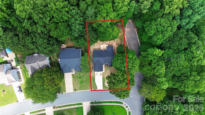 Property Photo: 5800 Pennycross Lane NC 28216