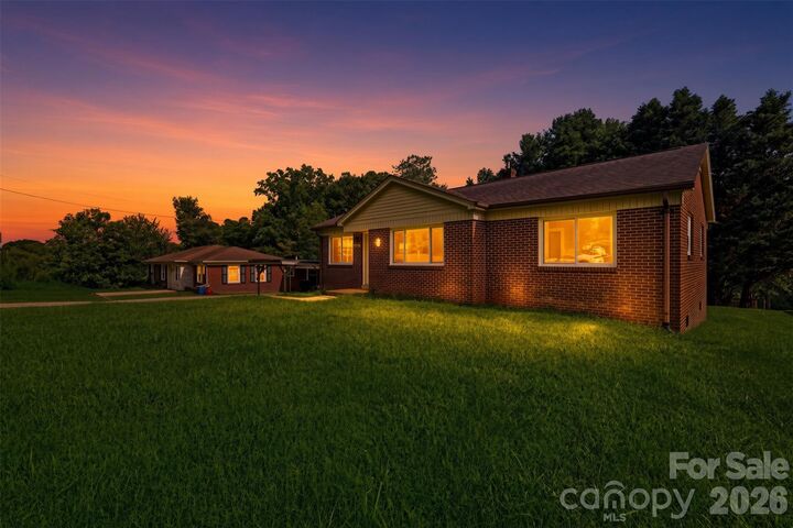 Property Photo:  2262 9th Avenue Drive NE  NC 28601 