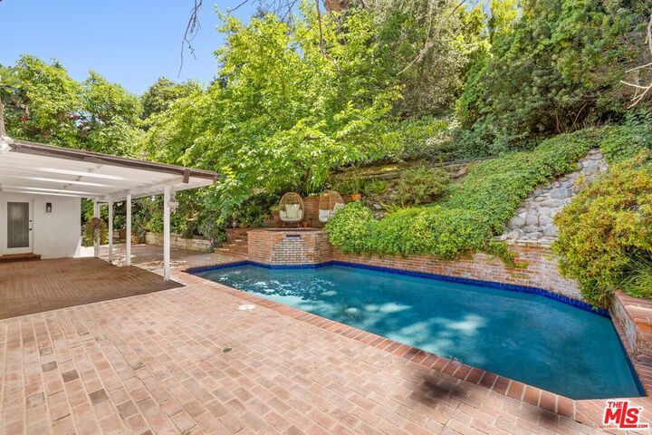 Property Photo:  15810 Castlewoods Dr  CA 91403 