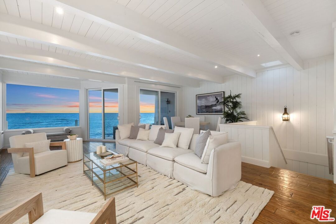 Property Photo: 11840 Beach Club Way CA 90265