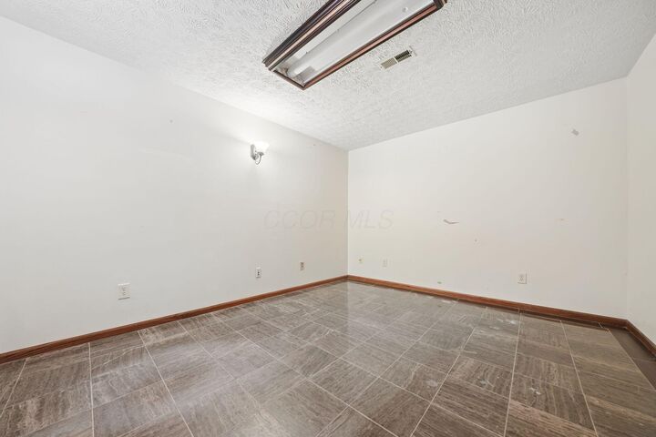 Property Photo: 5097 Stonecroft Court OH 43026