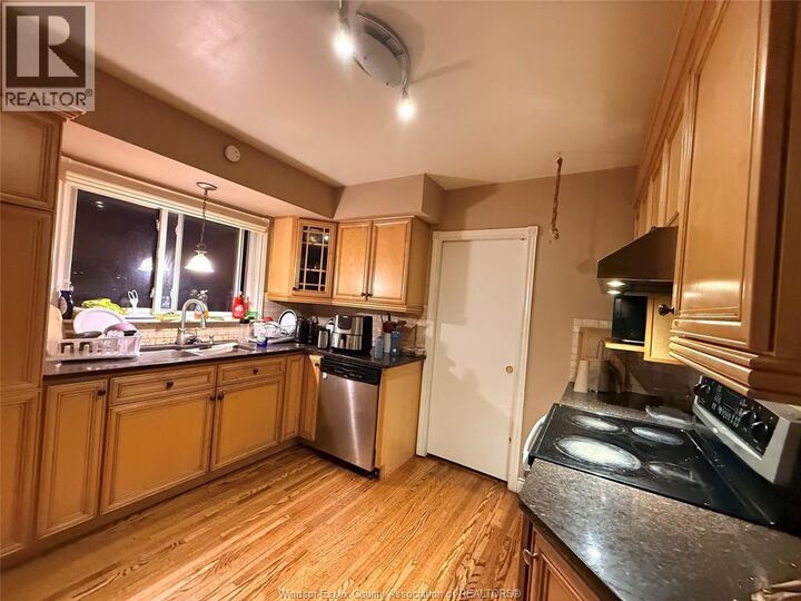 Property Photo:  3087 Avondale Avenue  ON N9E 1X4 