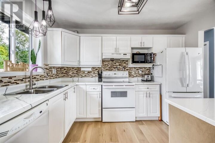 Property Photo: 3247 Lina Street ON P3N 1C8