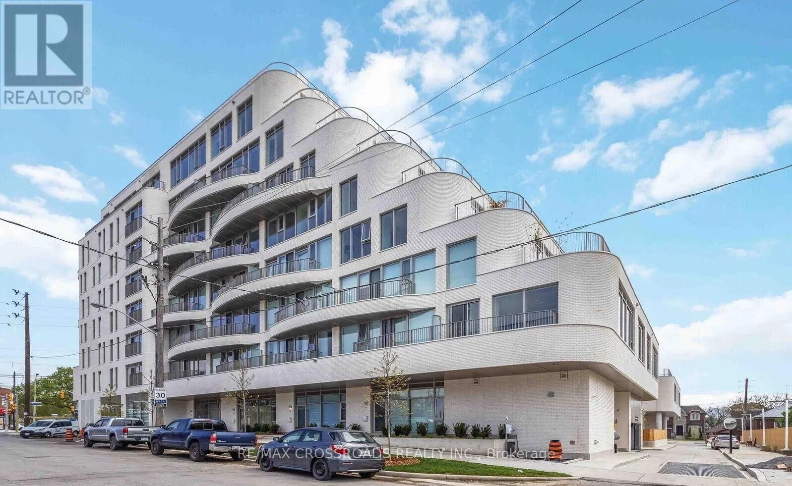 Property Photo:  689 The Queensway Drive 516  ON M8Y 1L1 