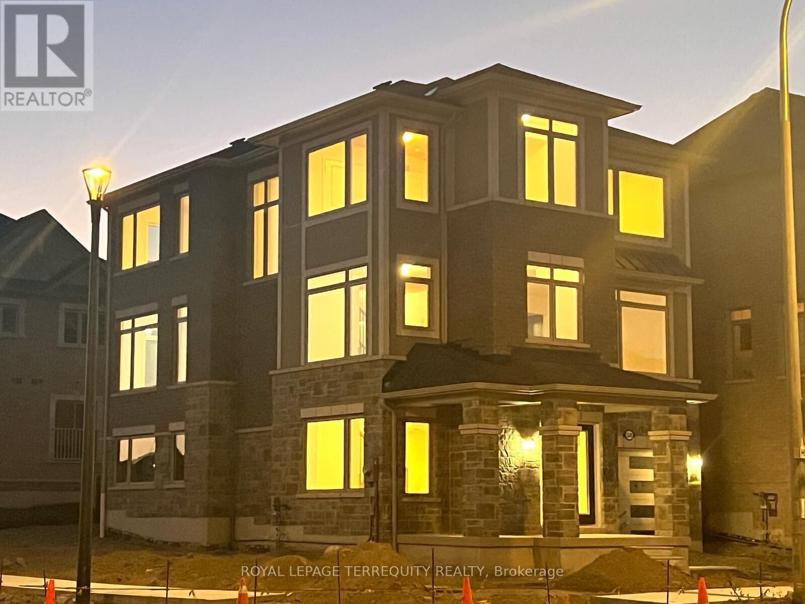 Property Photo: 2540 Hibiscus Drive ON L1X 0M6