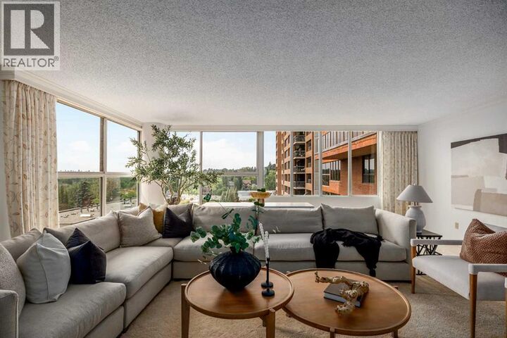 Property Photo:  318 26 Avenue Southwest  AB T2S 2T9 