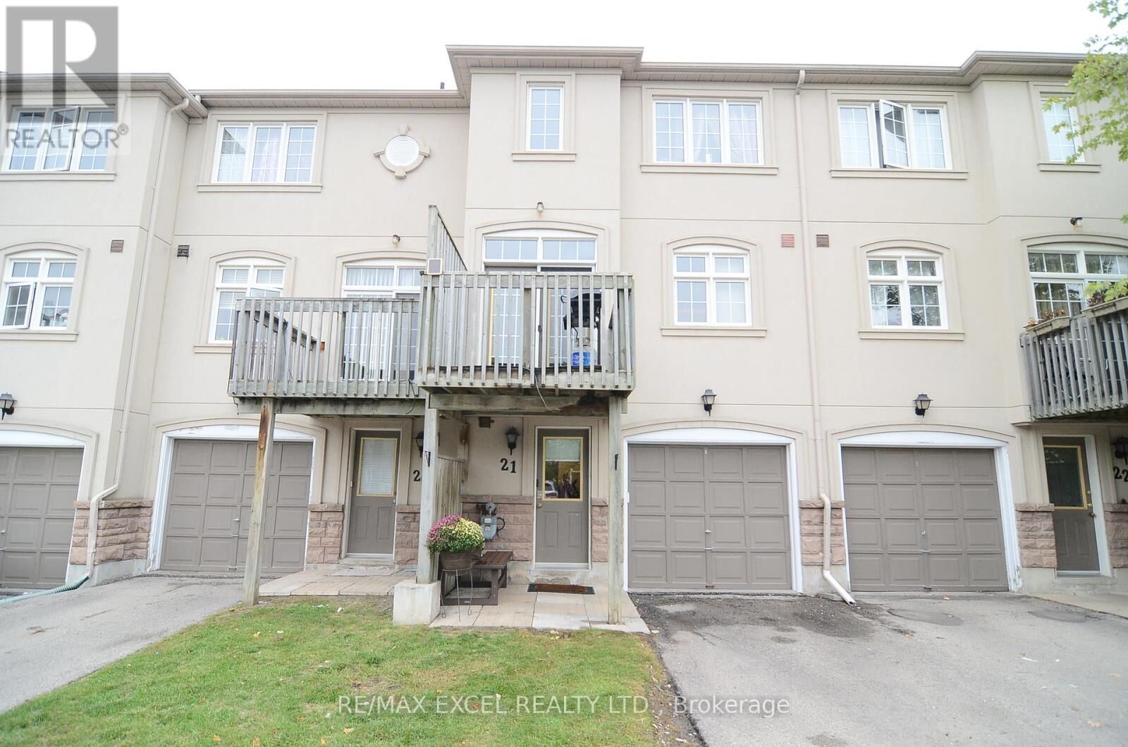 Property Photo:  10 Post Oak Drive 21  ON L4E 4H7 