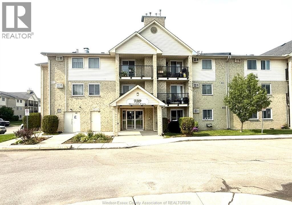 Property Photo: 739 Deveron Crescent 210 ON N5Z 4Y1